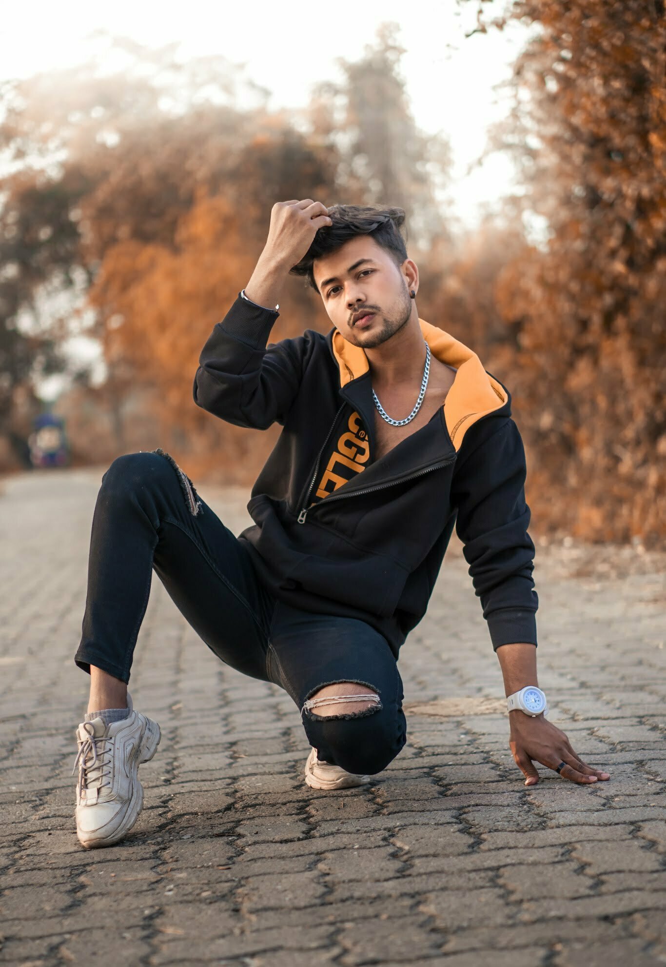 How to pose on road for boy