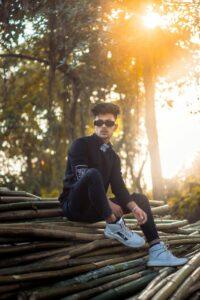 Mastering the Art of the Perfect Photoshoot Pose