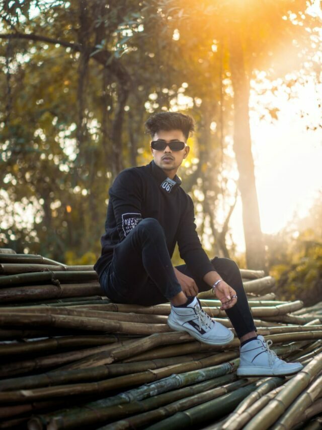 Photoshoot pose for boys